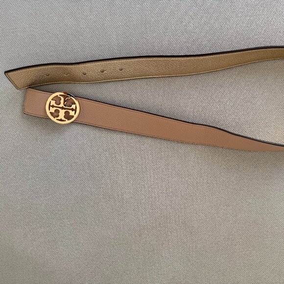 Tory Burch Thick 1.5" belt, double sided- reversible, light pink/metallic gold - Picture 4 of 8